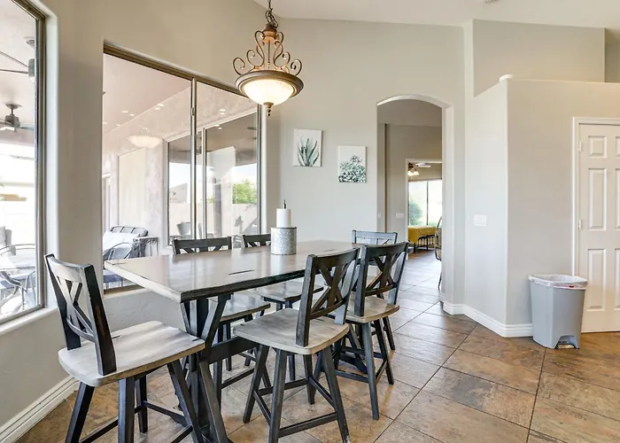 Holiday home Private Pool + Patio: Desert Abode In *