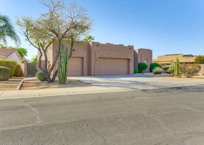 Holiday home Private Pool + Patio: Desert Abode In Goodyear