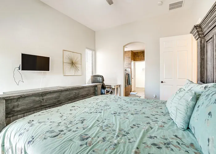 Holiday home Private Pool + Patio: Desert Abode In *